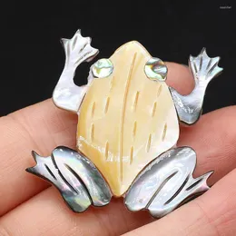 Подвесные ожерелья 1pcs Fashion Natural Frog Shorge Derber Brooches Pins Diy аксессуары Женщины девочки подарки подарки 40x40 мм