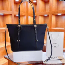 Czarna wysokiej klasy nylonowa torba na zakupy Women Luxury Designer Bag worka o dużej pojemności TOTE TORBS Kobiet Wodoodporne tkaniny 34 cm