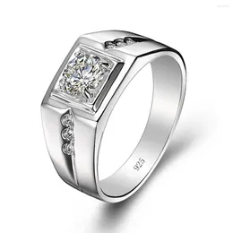 Klusterringar 0,5ct 5mm rund klippt br￶llopsengagemang Moissanite diamant manlig ring tjock silverdesigner smycken lyxig g￥va