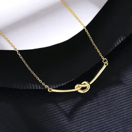 Spersonalizowany projekt węzła Bok Bok S925 Srebrny wisiorek Naszyjnik Kobiet Biżuteria Moda Luksusowe Paliwo 18k Gold Delicate Collar Chain Naszyjnik