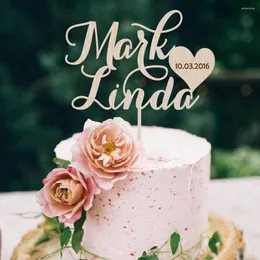 FESTIDOS DE FESTIDAS NOME PERSONALIZADO DO CASAL Rústico Topper de bolo de madeira Toppers personalizados no noivo e noivo para decoração de aniversário de casamento