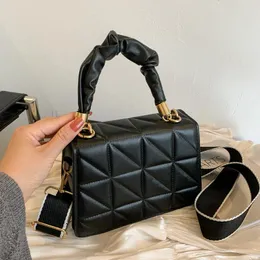 Akşam çantaları kadın çanta çanta dişi moda kabartmalı eşkenarken küçük kare omuz messenger crossbody sevimli yan çanta