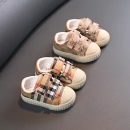 Baby Designer Shoes Kid First Walkers Spädbarn Småbarn Girls Boy Casual Mesh Soft Bottom Anti-slip Footwear Spring Autum