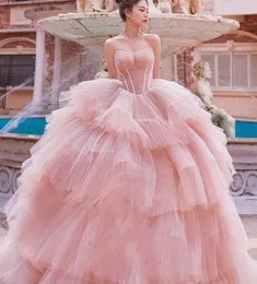 Luxury Pink Ball Gown Tulle Prom Dress 2023 Celebrity Style Strapless Ruffles Tiered Evening Formal Gowns Long Train Robes De Soiree Vestidos Fieast