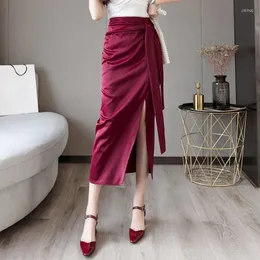 Юбки Spring Fashion 2022 Женщины нерегулярная боковая щель элегантная офисная женская юбка для карандашей вино красное черное кружево OS024
