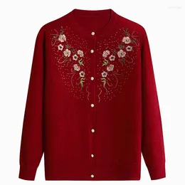 Maglieria da donna T-shirt da donna 2022 Primavera Cardigan da donna di mezza età e anziana Maglione ricamo O Collo Monopetto Casual Taglie forti