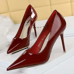 Scarpe eleganti 2022 Donne sexy 9,5 cm Tacones Tacchi alti Décolleté Office Lady Scarpe a spillo in pelle verniciata San Valentino Prom Plus Size