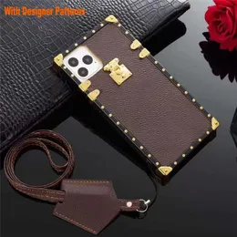 Fashion Square Leather iPhone 15 Pro Max Cases Wristband Strap 15Plus 15Pro Luxury Designer Phone Case for IP13Promax 14Plus 12 11 XR 7 8P Women Girls Shockproof Cover