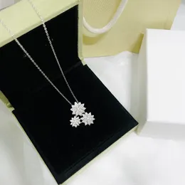 Vintage designer wisiorki naszyjniki lotos s925 srebrny srebrny pełny kryształ trzy kwiaty urok Krótki łańcuch Choker dla kobiet biżuteria z pudełkiem