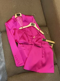 Yeni 2024 Sonbahar Sıcak Pembe Düz Renk İki Paruslu Elbise Setleri Uzun Kollu Çentikli-Lapel Tek Göğüslü Blazers Üst Kefsiyonole Kısa Etek Takım Seti O2O312333