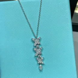 Collana Con Ciondolo A Goccia In Oro Bianco 18 Kt Con Diamanti Neri E Brillanti Davite E Delucchi