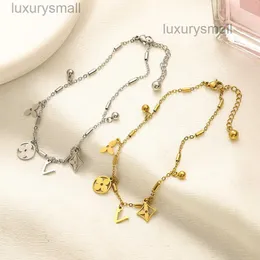 Ciondolo vintage a forma di chiave in oro giallo e in oro bianco 10K c Ciondolo vintage a forma di chiave in oro giallo e in oro bianco 10K c