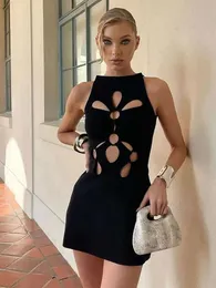 İçi boş mini elbise kadınlar seksi kolsuz ince kalça paketi bayan elbiseler 2024 moda katı o boyun kısa kadın parti vestidos