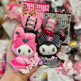 Simpatico portachiavi in peluche di carbone