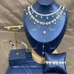 Orecchini pendenti con goccia di madreperla bianco BRASS Workshop crlor06
