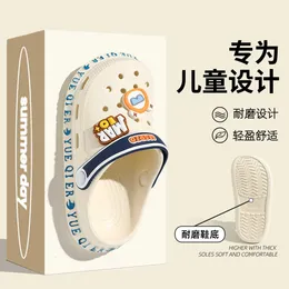 Childrens Clogs Boys Slippers Summer Outdoor 2025 New Beach Shoes