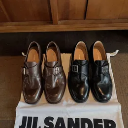 Uva Mamma Francese Stile Peloso Liz Sera Fibbia Di Diamanti