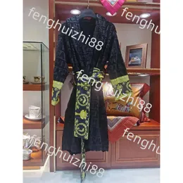 High-End Designer Mens Belt: Smooth Buckle V-Letter Fashion