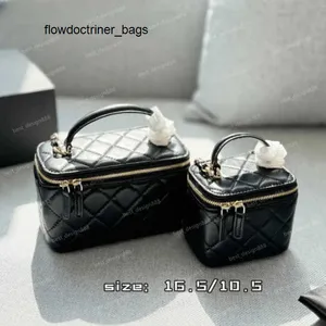 CHANEL BEAUTE ♡ミニバニティ♡ 上品ミニバッグ】CHANEL ヴァニティケース (CHANEL/ショルダー