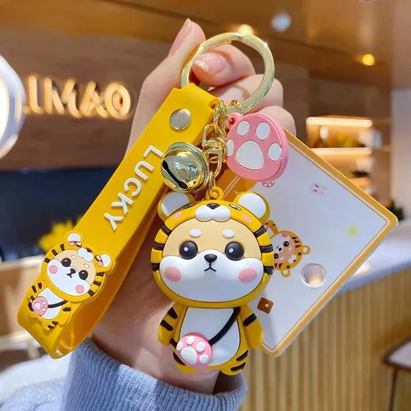 New Tiger Pattern Coat Shiba Inu Dog Keychain Cartoon PVC Animal Toy Keyring Womens Bag Pendant Mens Car Keychain Jewelry Gift W240919