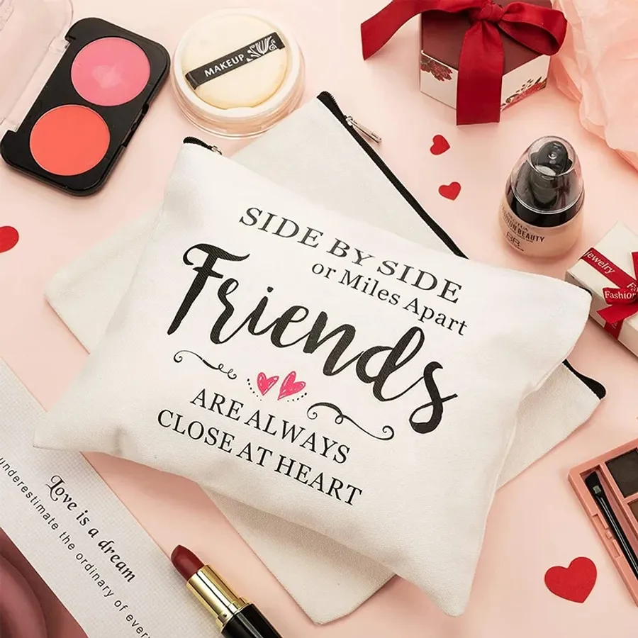 TV-Serien Make-up Bag – Reißverschlusstasche Mit Law & Detective Team Print