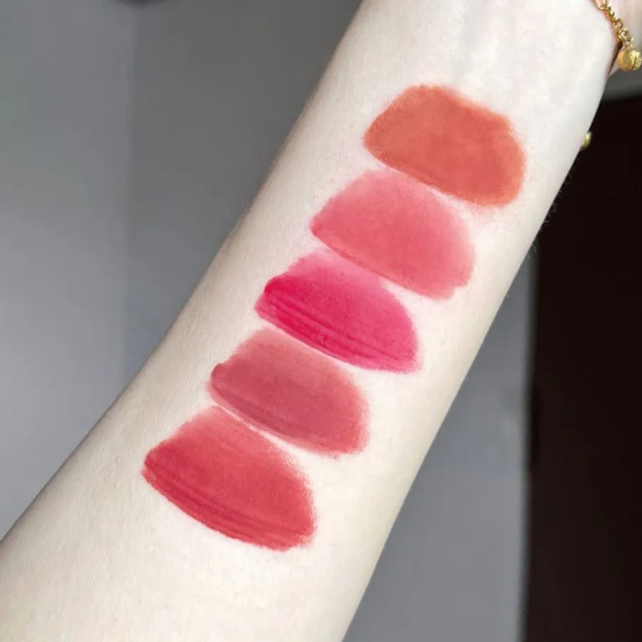 Choosing the best lip liner colour for every skin tone and style ...