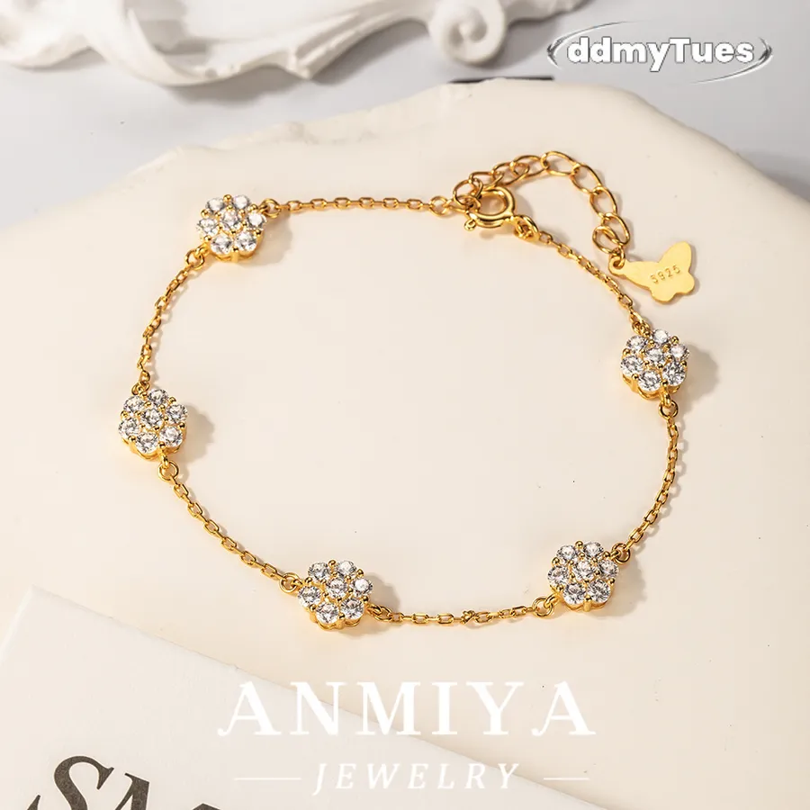 Geometric vs Abstract jewelry: Which style makes you look more