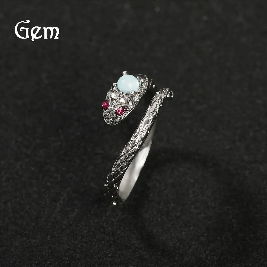 Vinegar to clean rings: Does it actually work, or will it ruin