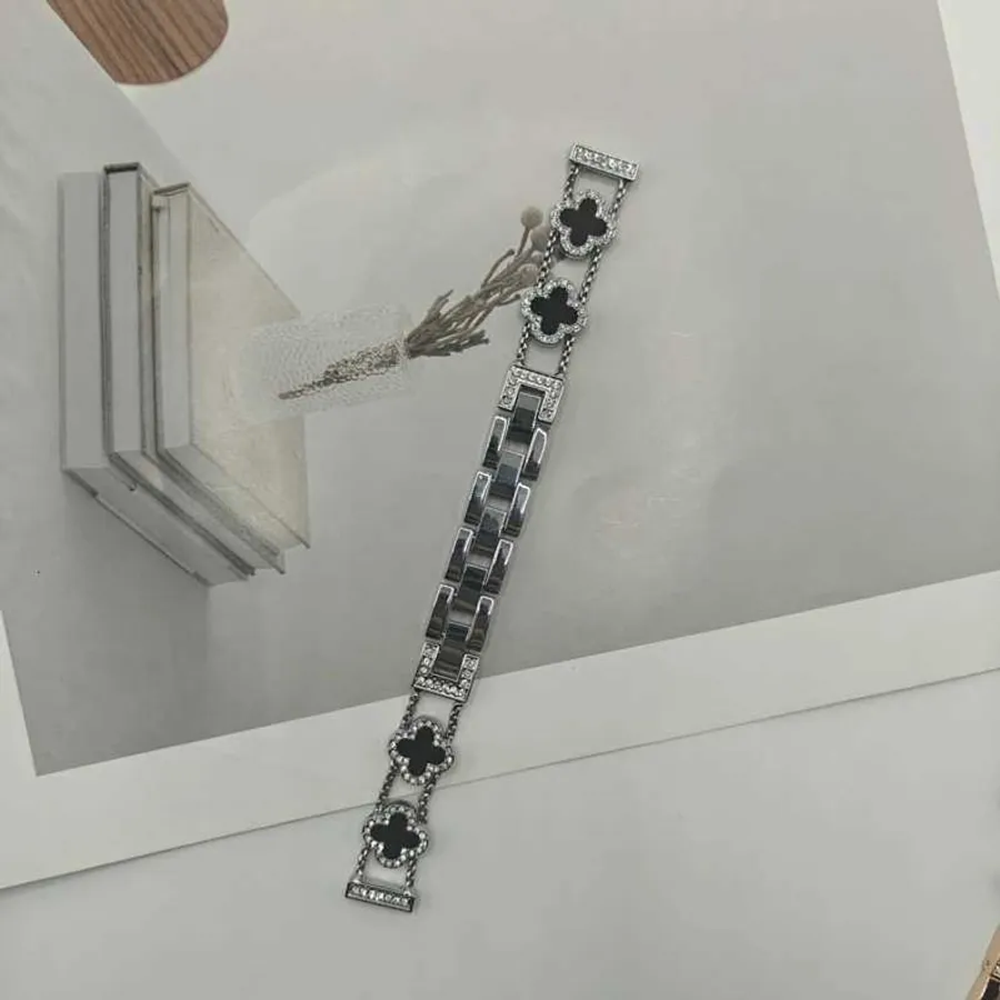 14mm vs 16mm watch band: Does that tiny size difference even