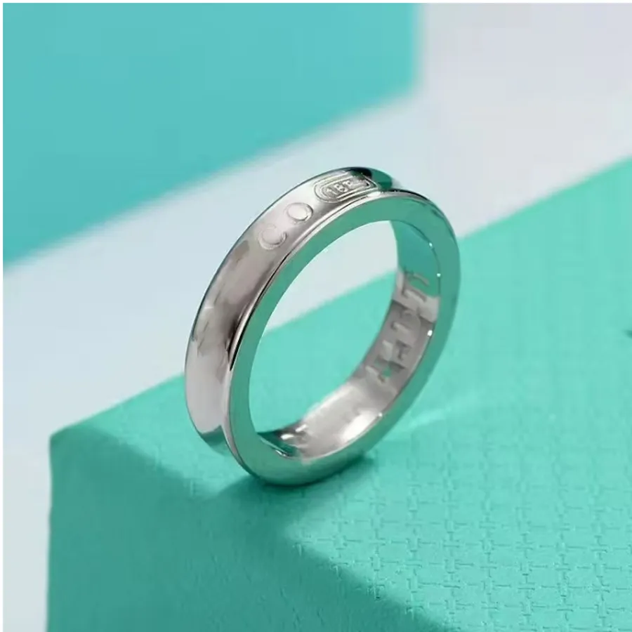 Gold ring or silver ring for engagement? What are people REALLY