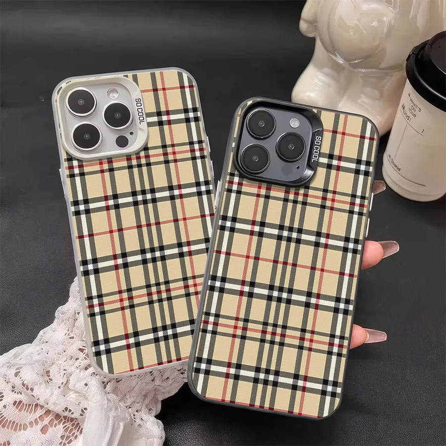 Plaid vs Minimalist iPhone Wallpaper: Is one actually more stylish