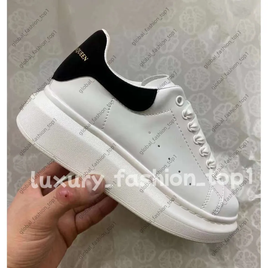 White leather sneakers vs canvas: which stays cleaner longer White leather sneakers vs canvas: which stays cleaner longer