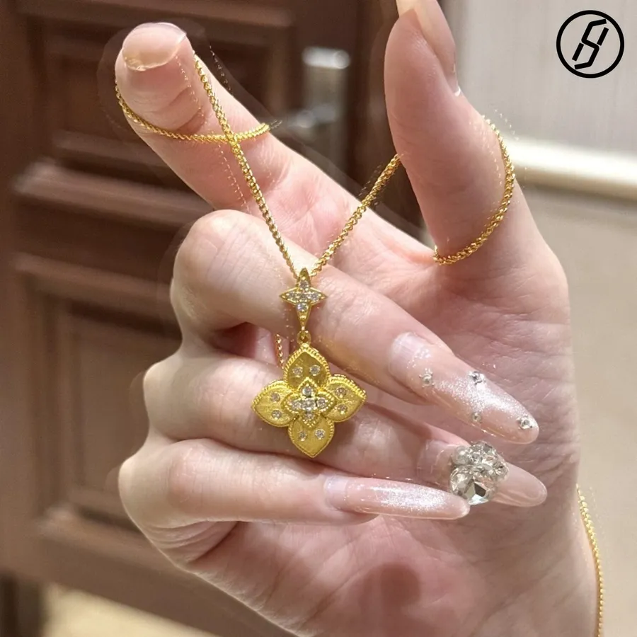 Four Leaf Clover Necklaces vs Other Lucky Charms: Are they REALLY