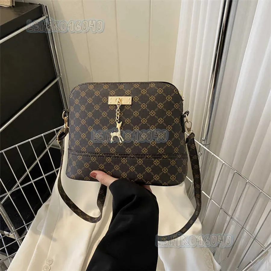 Woven vs Non-Woven Bags: Are woven bags really stronger, or is it