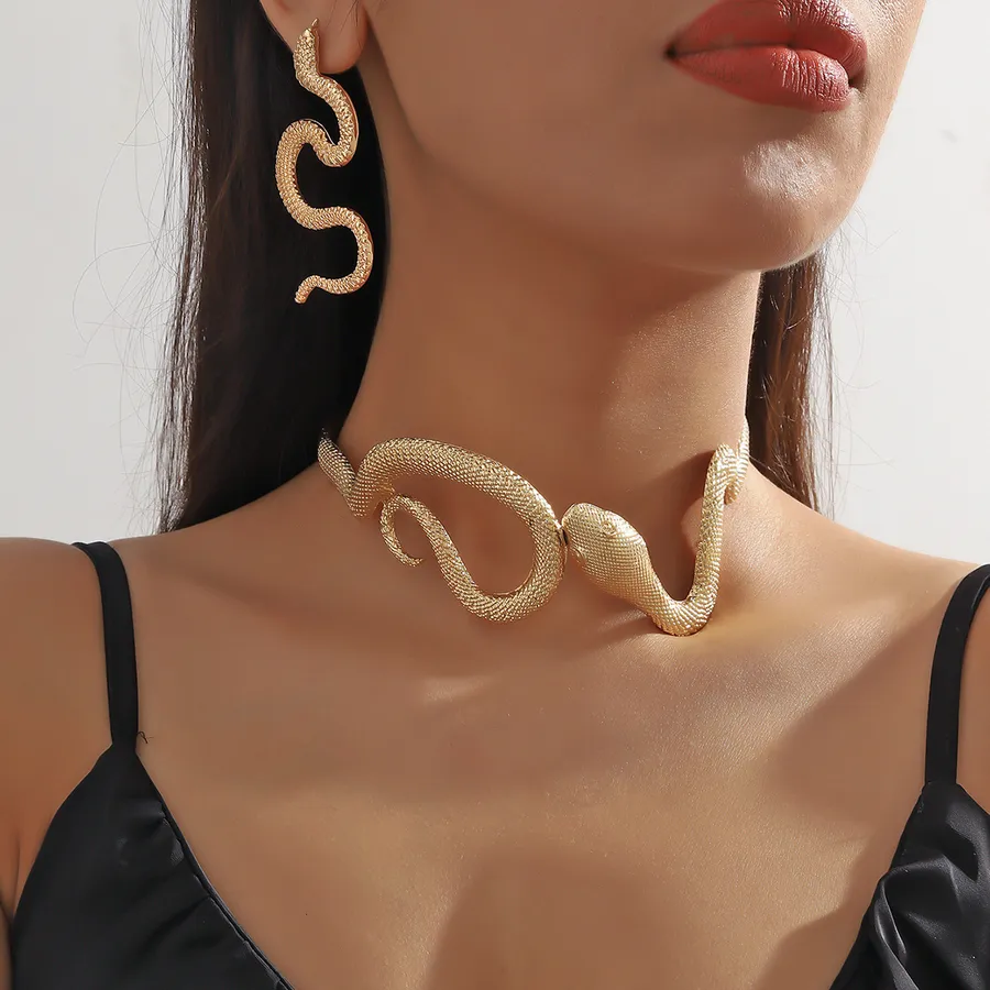 Vintage vs Modern Necklaces: Which Style Gets More Compliments