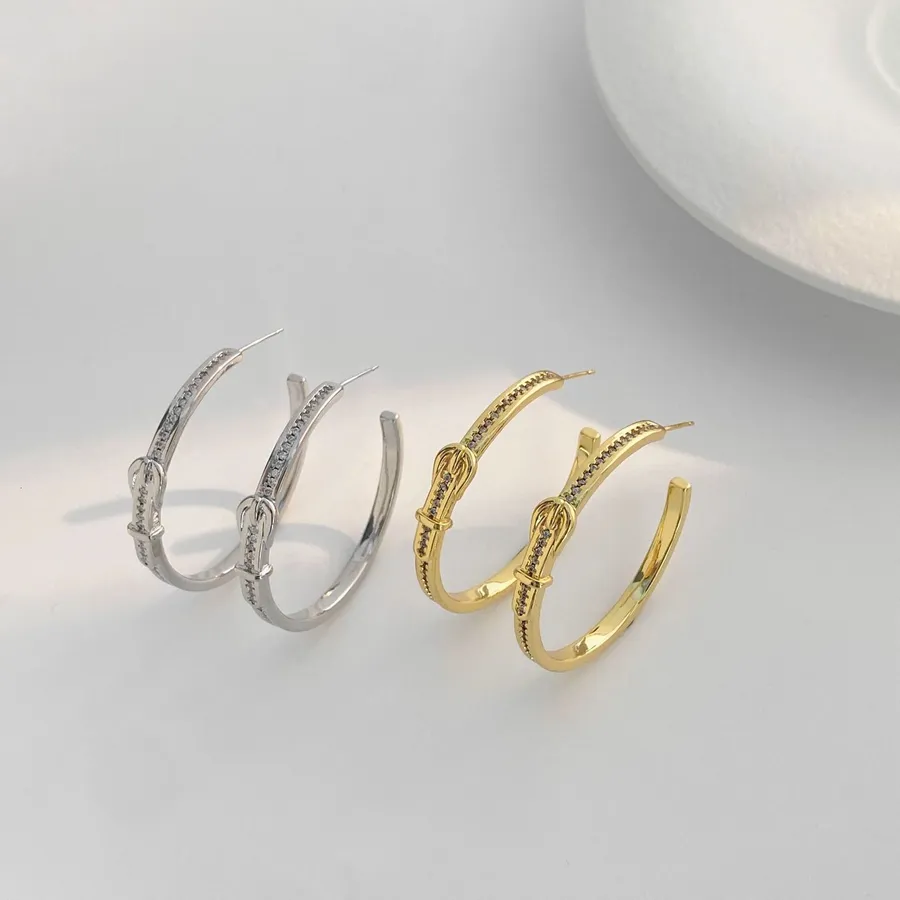 Expert Tips to Choose Between Gold and Silver Jewelry That Complements ...