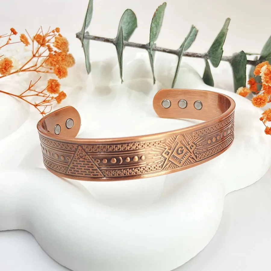 Magnetic vs Non-Magnetic Bracelets: Is the hype real, or just