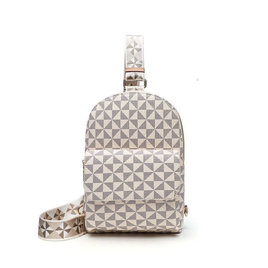 Lacel Urwebin vs Tote Bag: Why are people obsessed with the