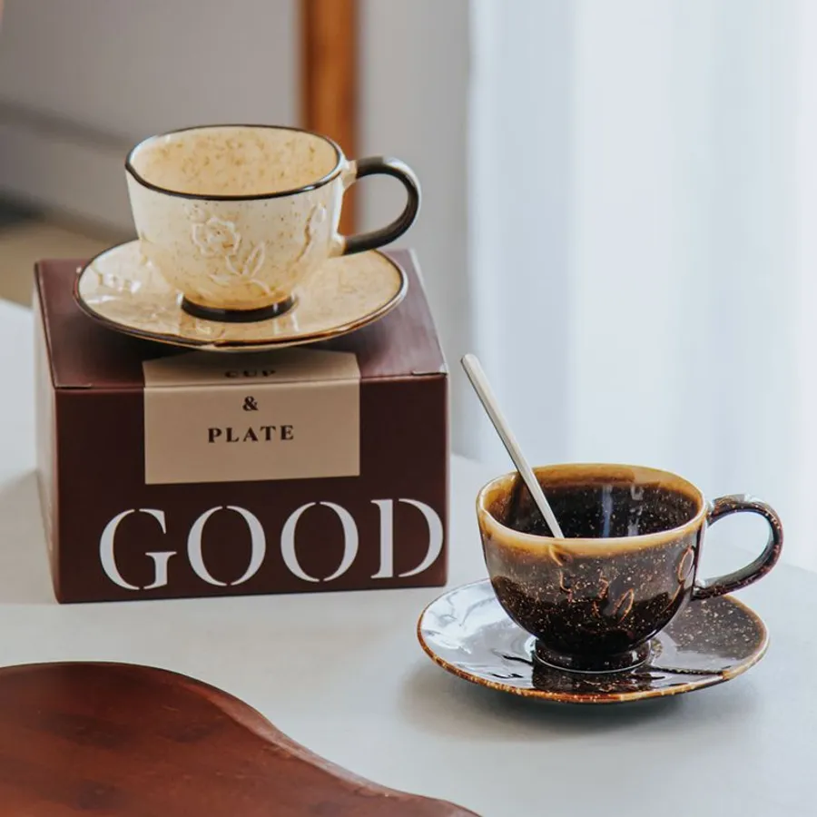 Retro vs Modern Coffee Cups: Is the vintage aesthetic worth it, or