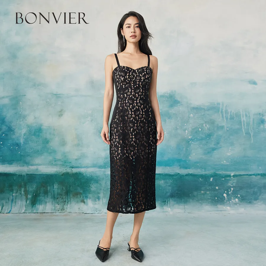 Lace dress or silk dress: which fabric looks best in photos