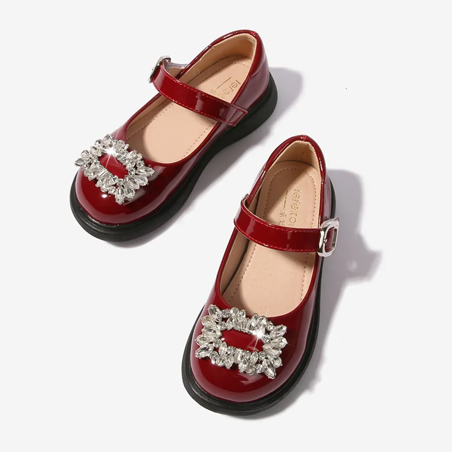 Mary Janes or Sandals for Flower Girls: Which shoes make them