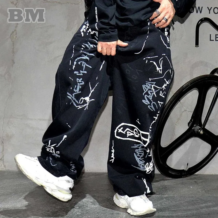 Baggy Jeans vs Track Pants: Which is winning in comfort and style