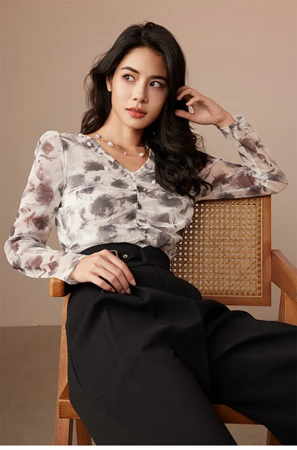 Particular Top Mastering Professional Style: How to Wear a V-Neck Top with Confidence ...