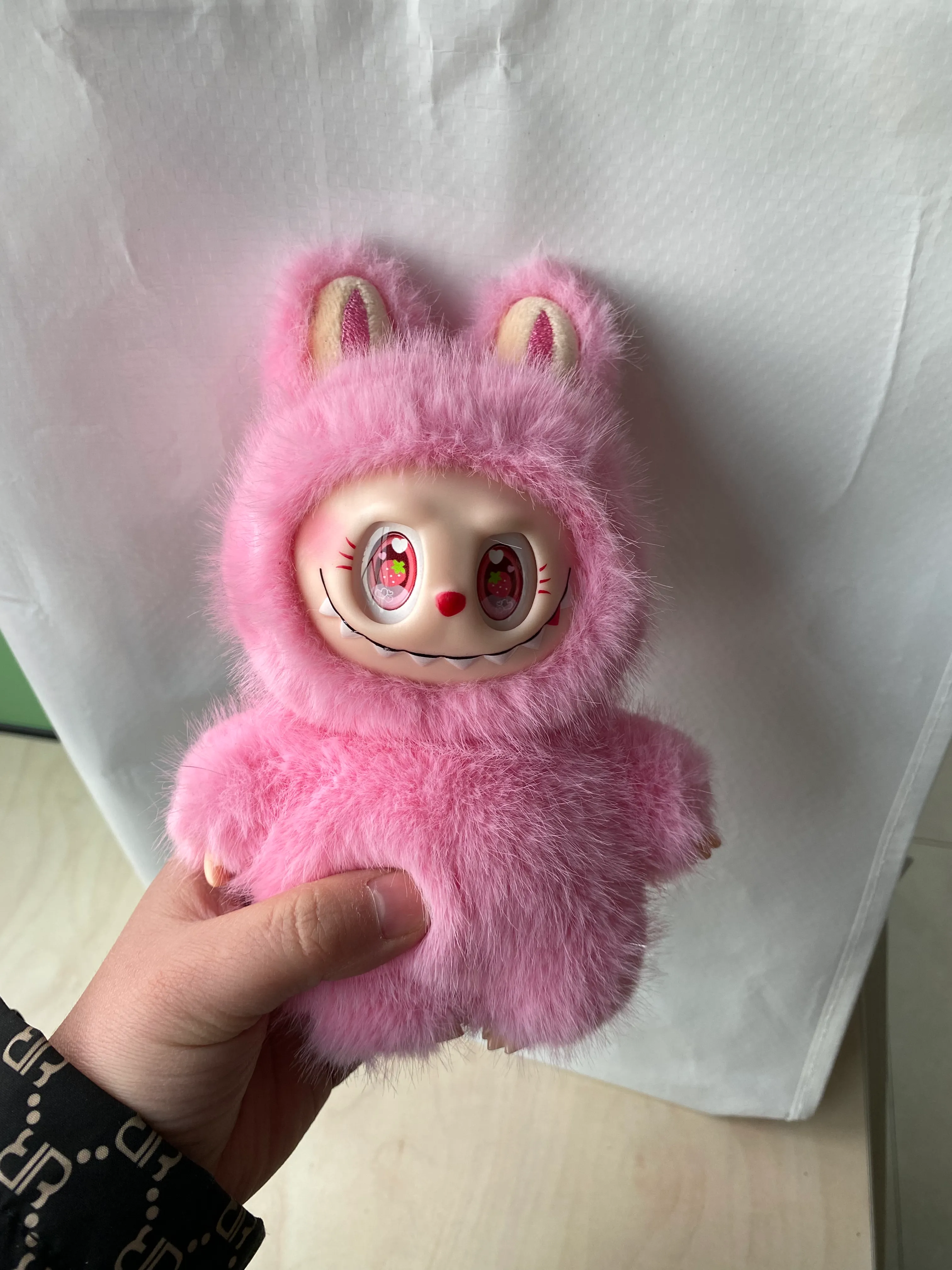 Labubu The Monsters Big Into Energy ぬいぐるみフィギュア ...を 