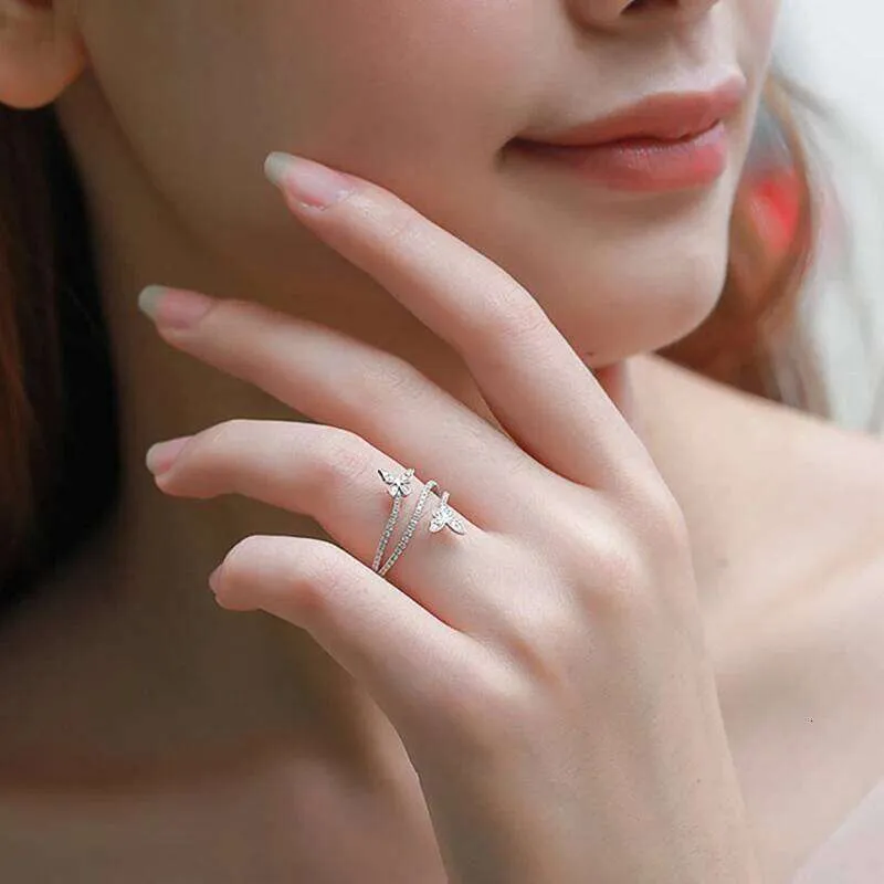Exquise vlinderring voor dames met luxe zirkonia afwerking_voghion.com