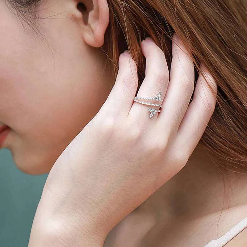 Exquise vlinderring voor dames met luxe zirkonia afwerking_voghion.com