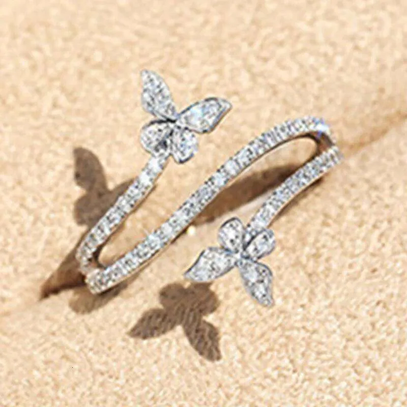 Exquise vlinderring voor dames met luxe zirkonia afwerking_voghion.com