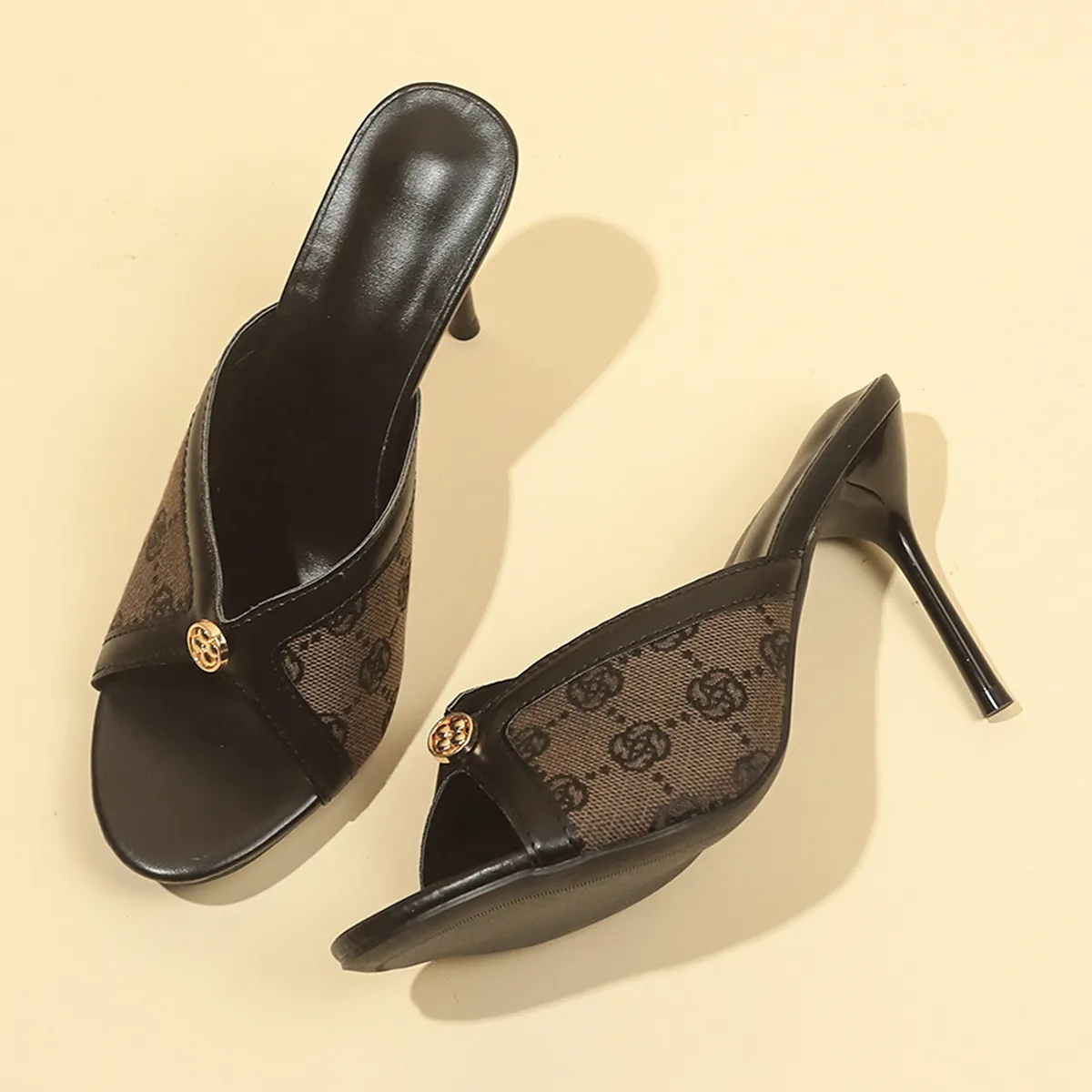 Sandali con tacchi alti da donna eleganti e alla moda_voghion.com