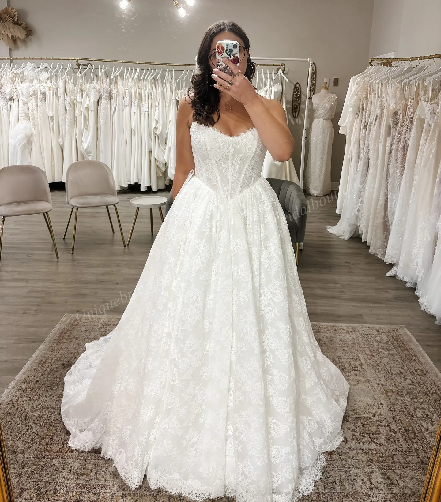 Modern Basque Waist Wedding Dress with Chantilly Lace Ivory Bridal Gown for  Chapel and Garden from Dhgate Designer Wedding Dresses - price 142.66