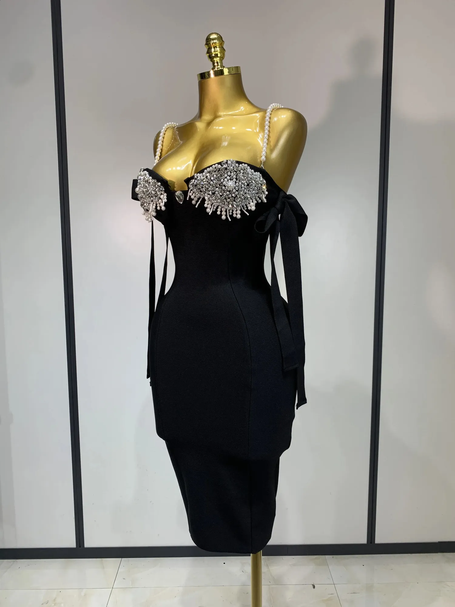 sexy backless cocktail dresses Elegant Pearl Diamond Bodycon Black Dress... From Sereinstore, Rs.5,417.05 Size:Custom Dress Category:BRIDAL SHOWER GUEST Black Sleeveless Dress - Details Material